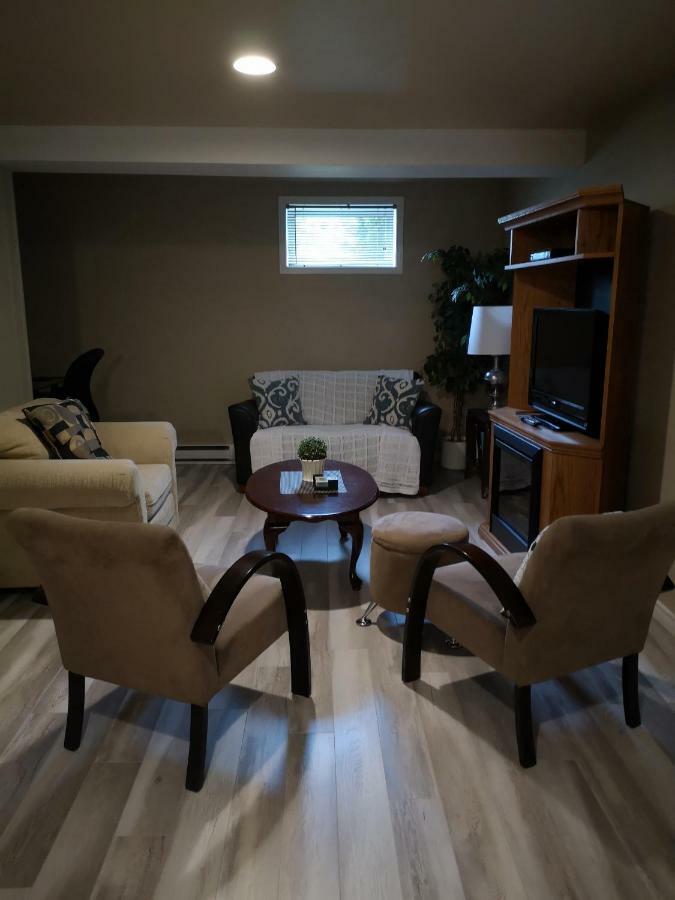 דירות Fully Furnished On Broadway In מונקטון מראה חיצוני תמונה